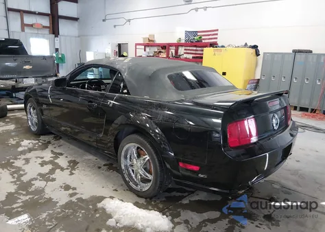 2007 Ford Mustang Gt Deluxe/Gt Premium z USA, uszkodzony, nr VIN 1ZVHT85H975279367